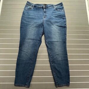 Daily Thread Women's 20W Blue Wash Stretch Denim Cropped Jeans